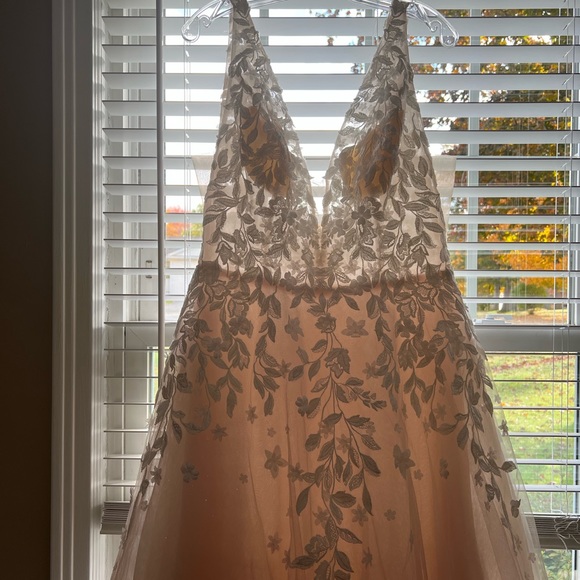 BHLDN Wedding Gown - Picture 8 of 9